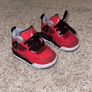Air Jordan 4 | Toro Bravo